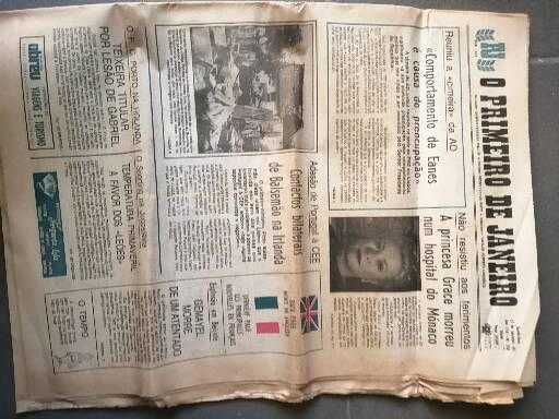 Jornais e revistas antigas. São mais de 35 peças