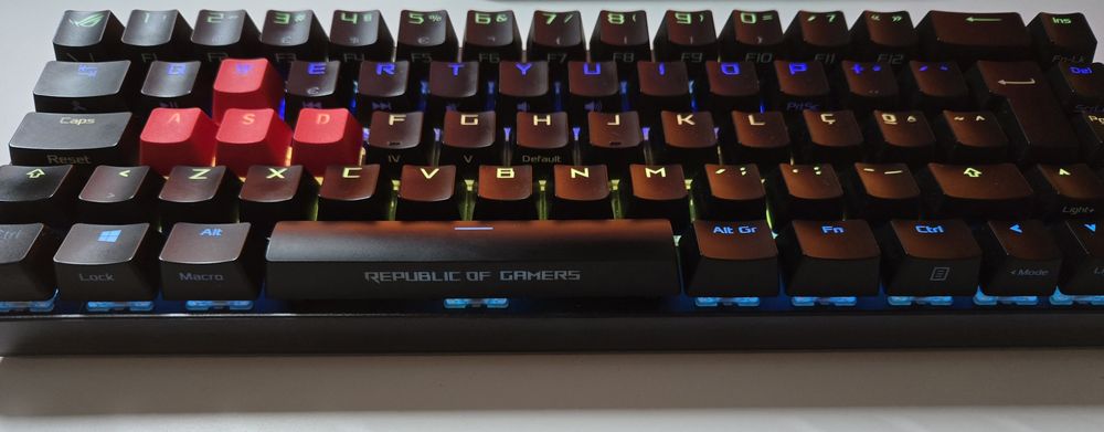 Teclado Mecânico Asus Rog Falchion 65%
