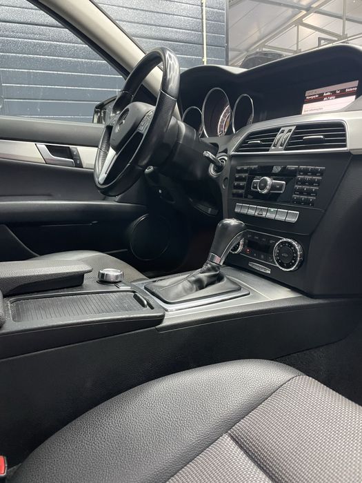 MERCEDES BENZ C 220 Avantgard
