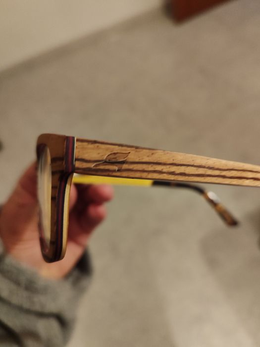vendo óculos de madeira