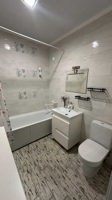 V Заїжджай і живи! 1К квартира на Щасливому з технікою