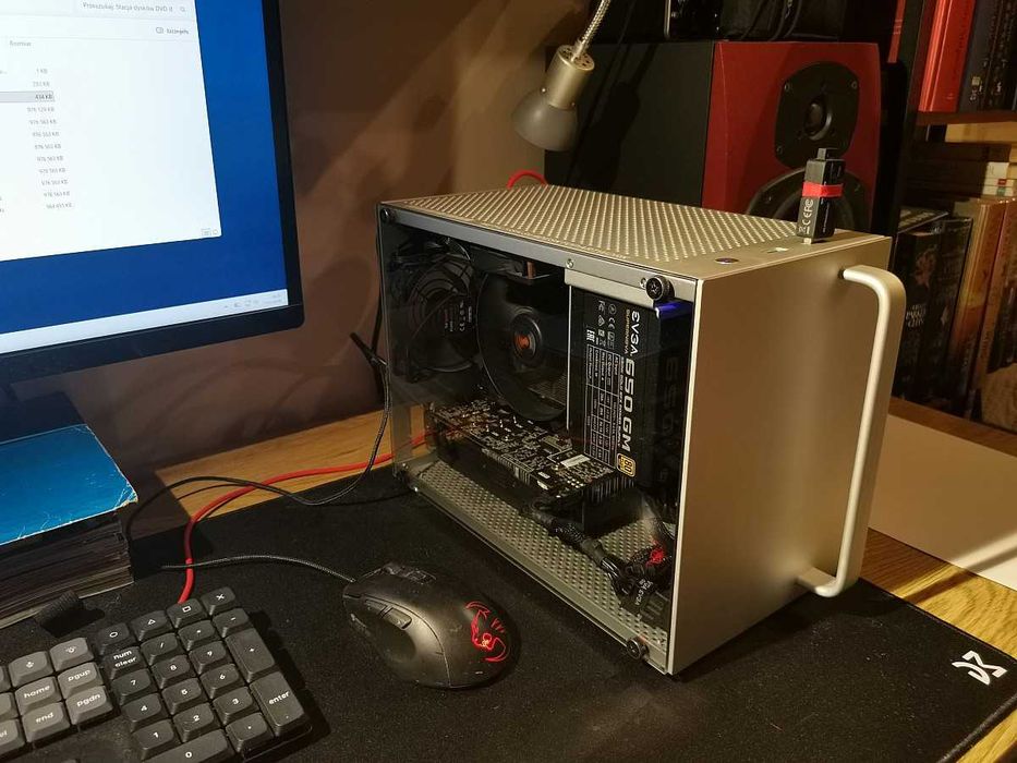 KOMPUTER PC - mały zgrabny SFF A4 aluminium/szkło.