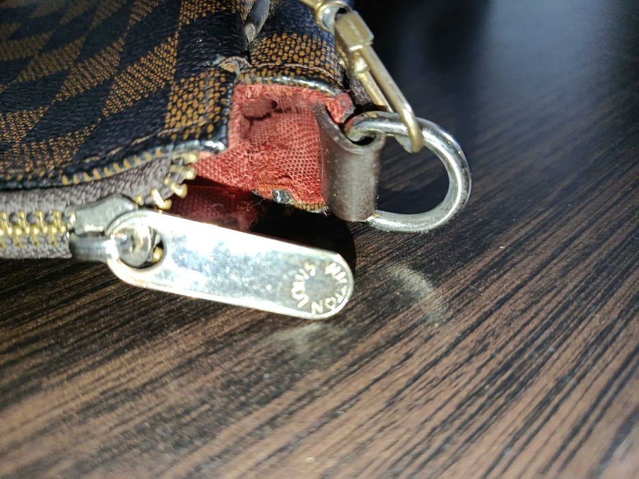 Кожаная сумочка клатч Louis Vuitton