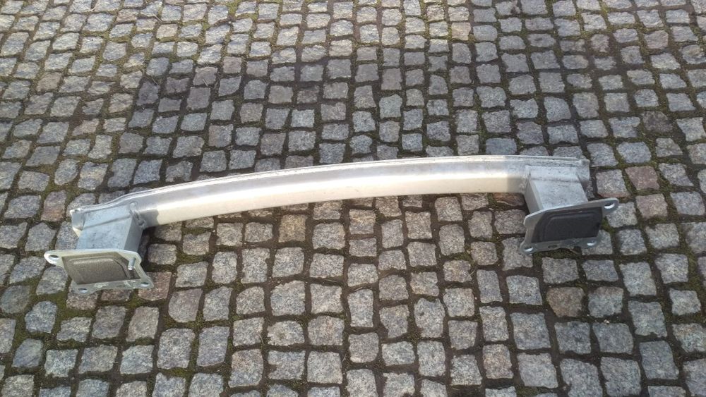 Tylna belka audi a4 b9 kombi