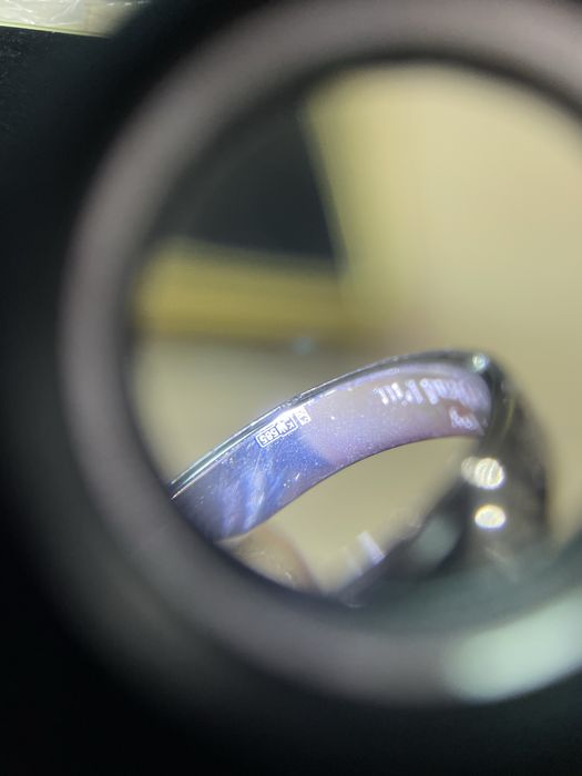 Обручка Даміанібіле золото із діамантами.