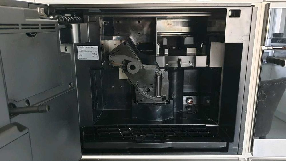 Ekspres do zabudowy MIELE CVA 6800 Auto Cappuccino oraz Latte