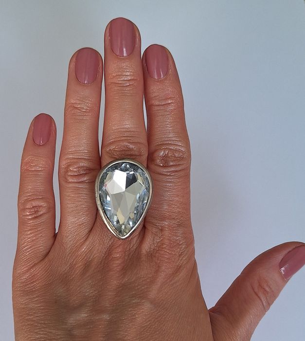 Duży pierścionek z kryształem