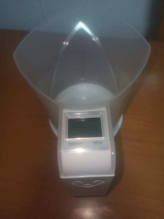 Balança com copo medidor Flama Novo