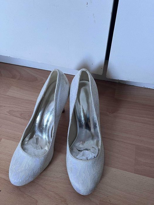 Nowe buty na obcasie