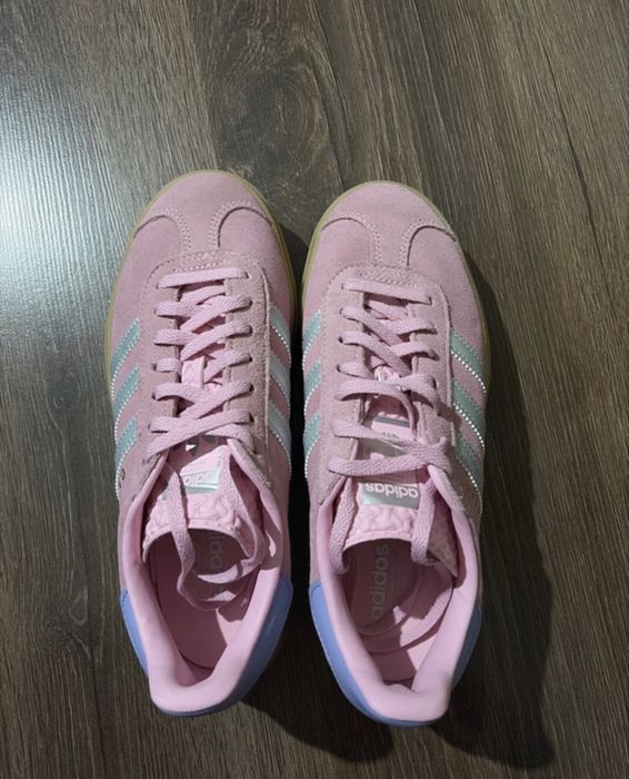 Adiadas gazelle.