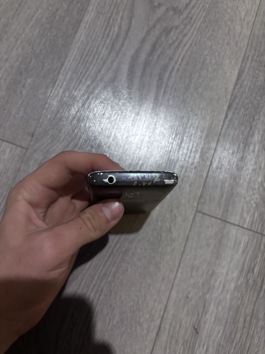 Продам телефон samsung GT-s7562