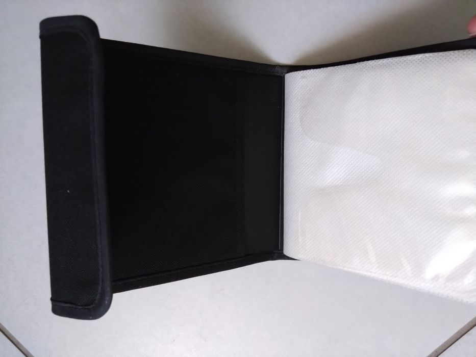 Etui, portfel na 12 płyt