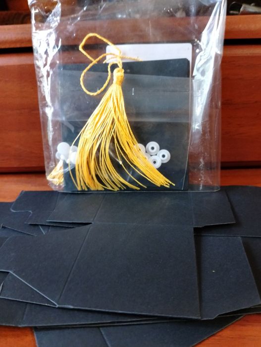 Сувенір прикраса коробка упаковка для подарунка на випускний