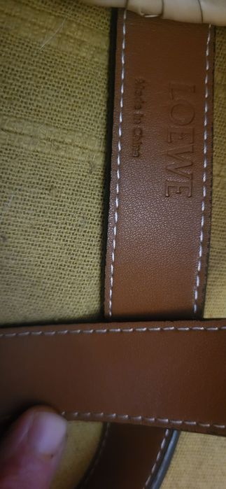 Carteira/cesta loewe folha de palmeira e pele bezerro artesanal