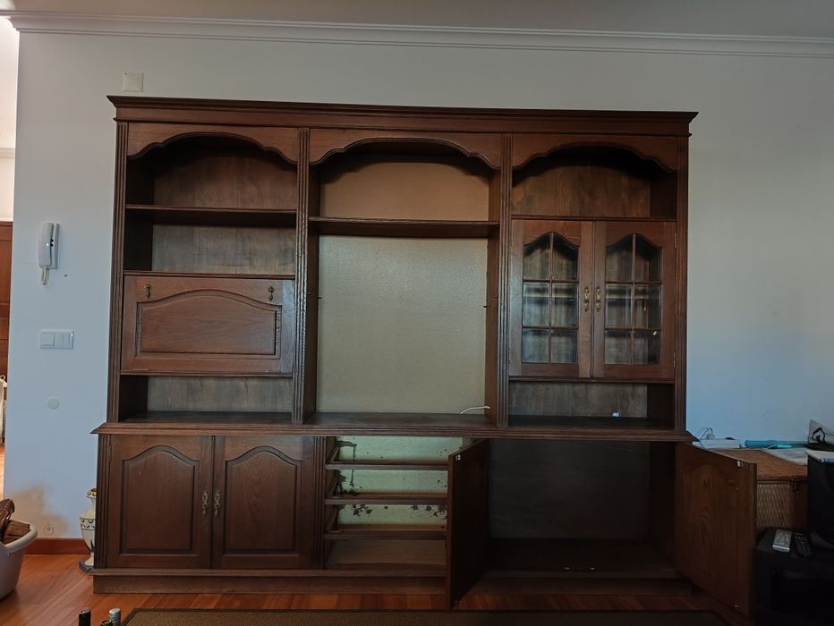 Armário anos 80 em bom estado