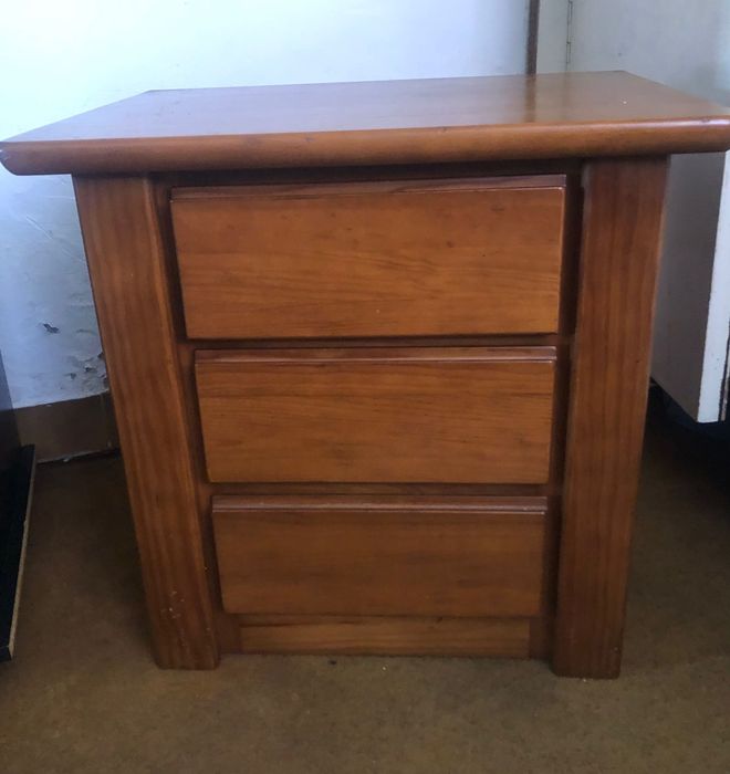 Mesa de cabeceira/ móvel