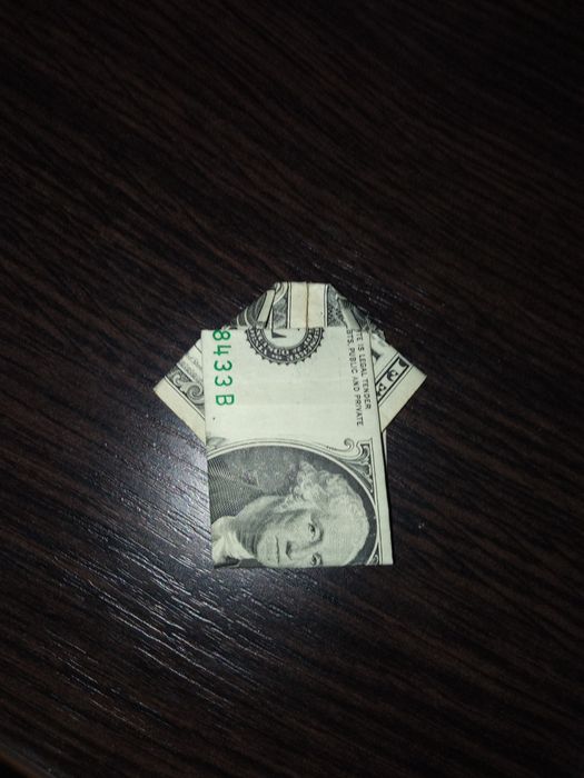 1 долар у вигляді сорочки