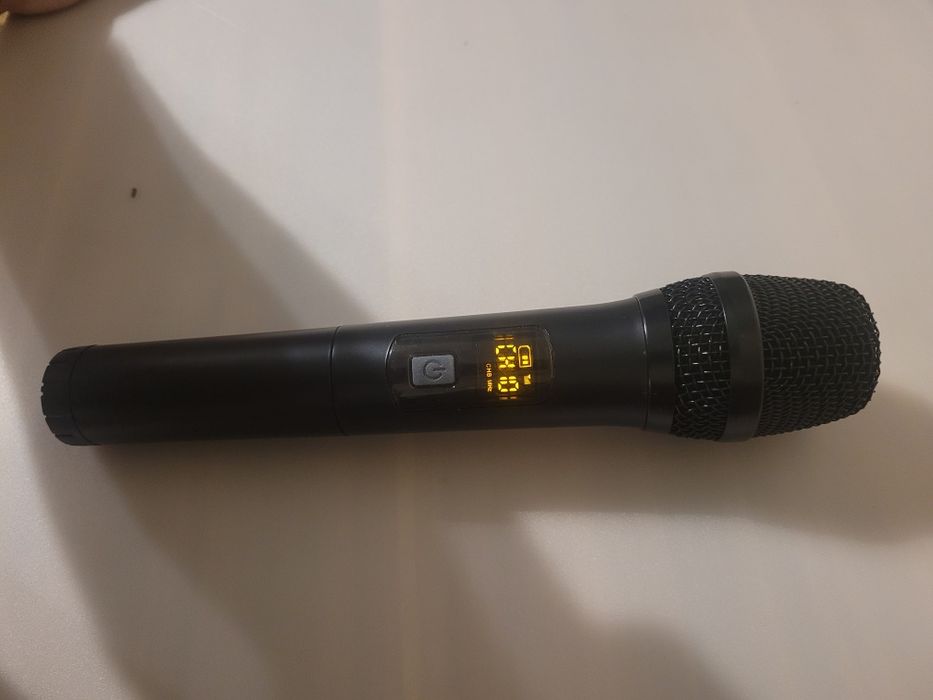 Mikrofon dynamiczny bezprzewodowy.