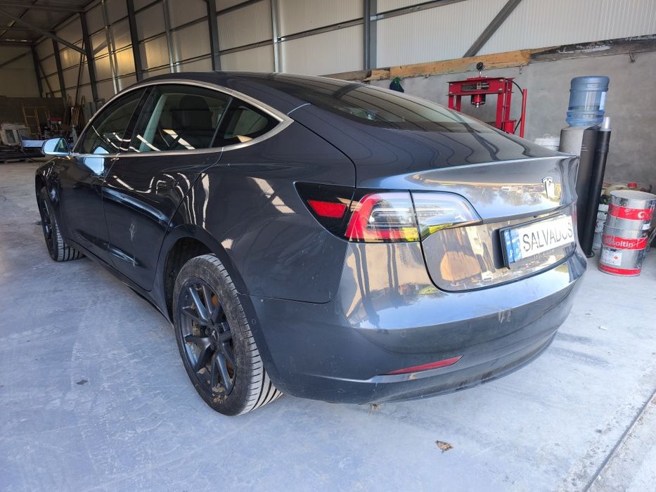Tesla 3 Standart plus