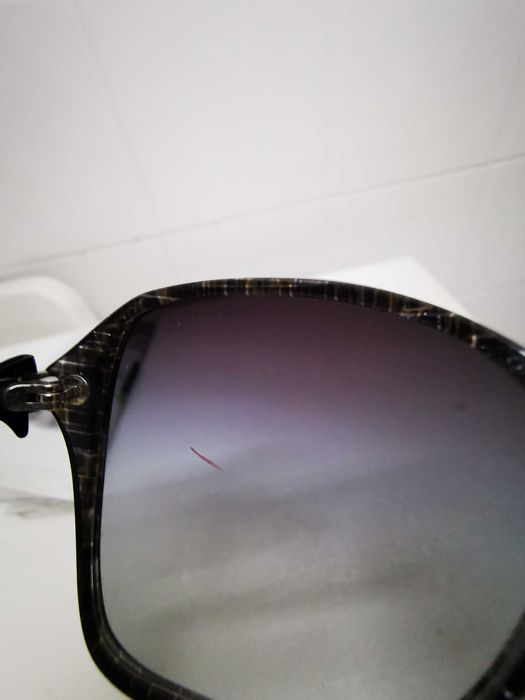 Óculos chanel originais Foram super caros Tem alguns riscos