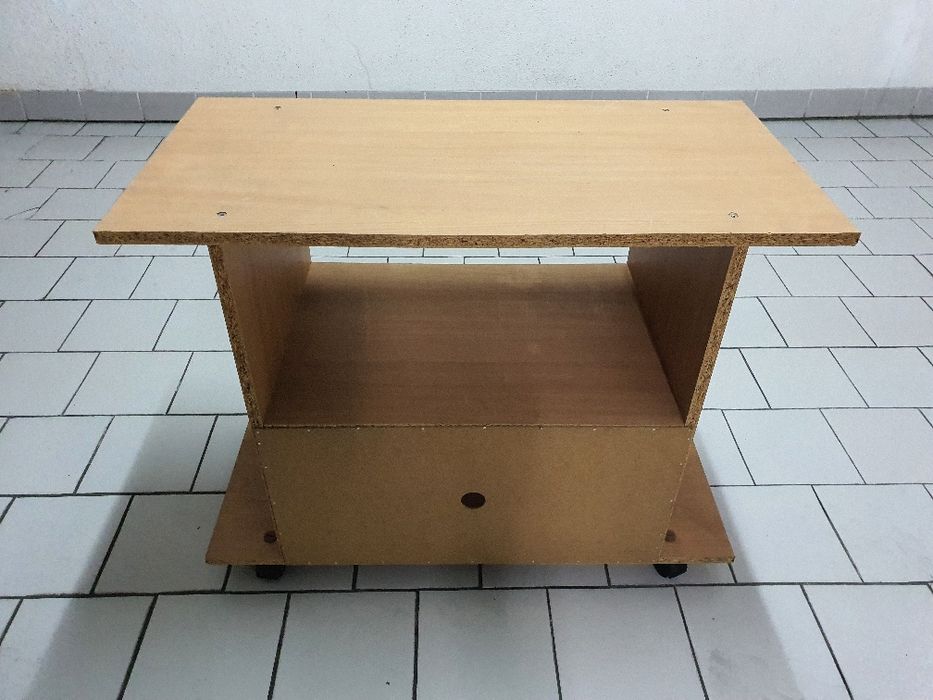 Mesa televisão com prateleiras