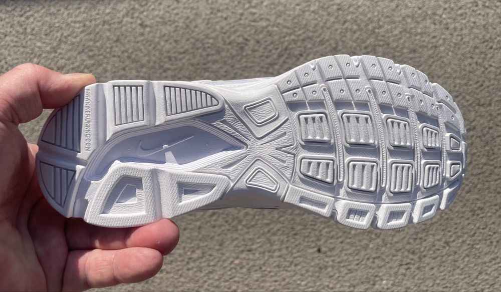 Nike Initiator White 36-40 в наявності.