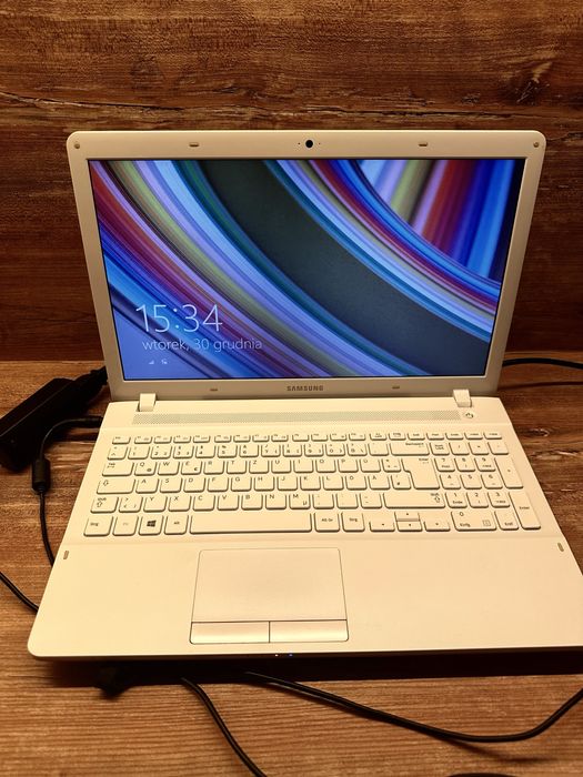 Zadbany biały laptop Samsung Ativ Book 2