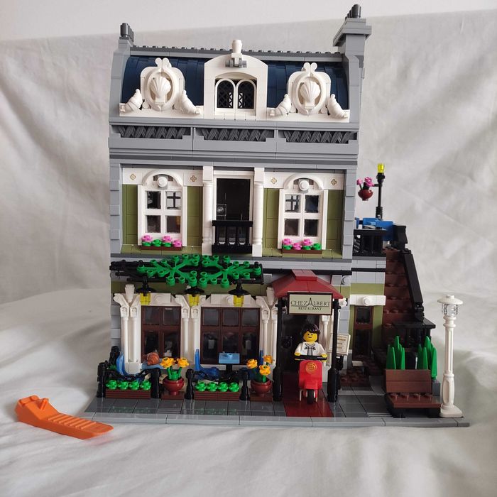 LEGO Parisian Restaurant USADO - 10243