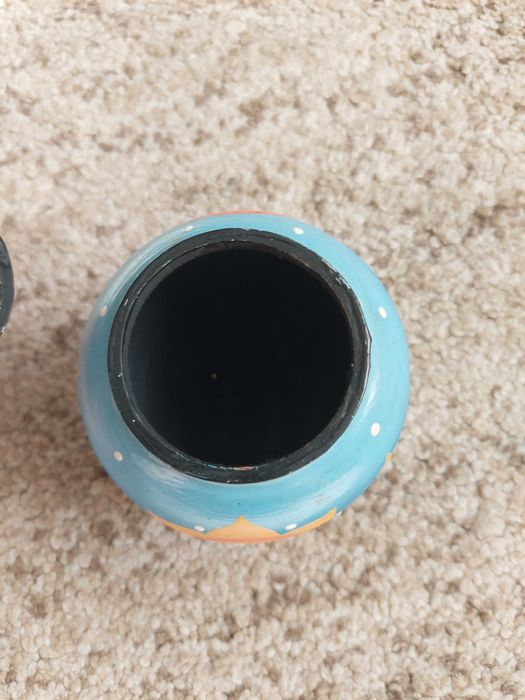 Pote em madeira pintado à mão