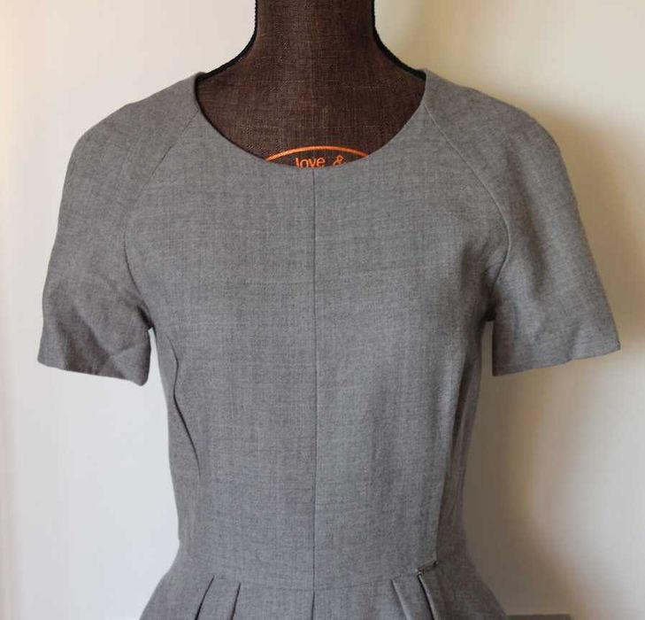 Szara sukienka SIMPLE wełna 34 xs 36 s wełniana srebrna plisowana