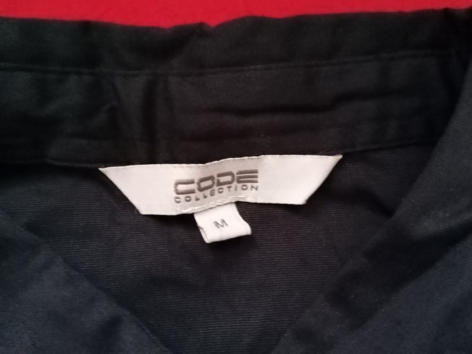 Camisa preta CODE M portes grátis