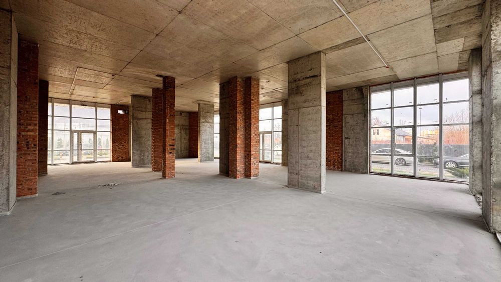 Продаж чудового приміщення 222,9 м2 з панорамним склінням, висота 4,2м