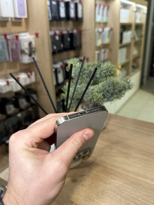 Б/у iPhone 15 Pro 256Gb Natural Titanium