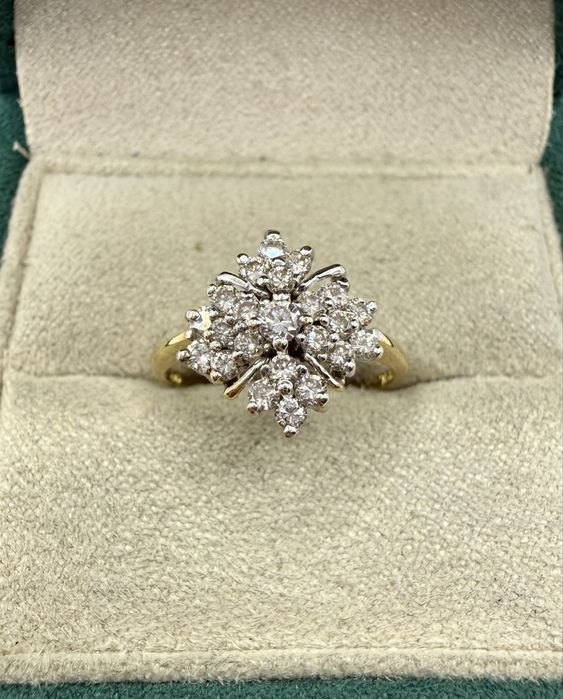 Złoty pierścionek 750 z diamentami 0,65ct VS1-Si1/H-K