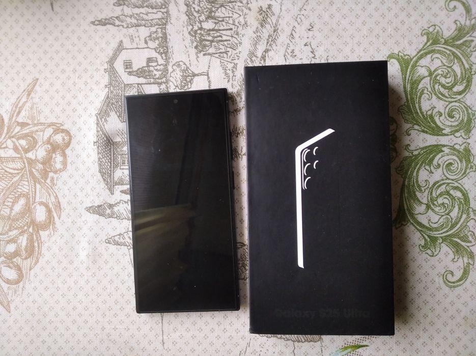 Телефон Samsung s25