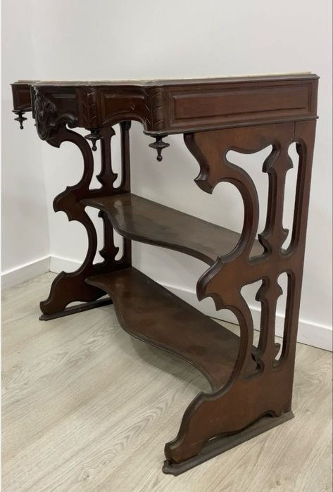 Antiga consola / credencia.