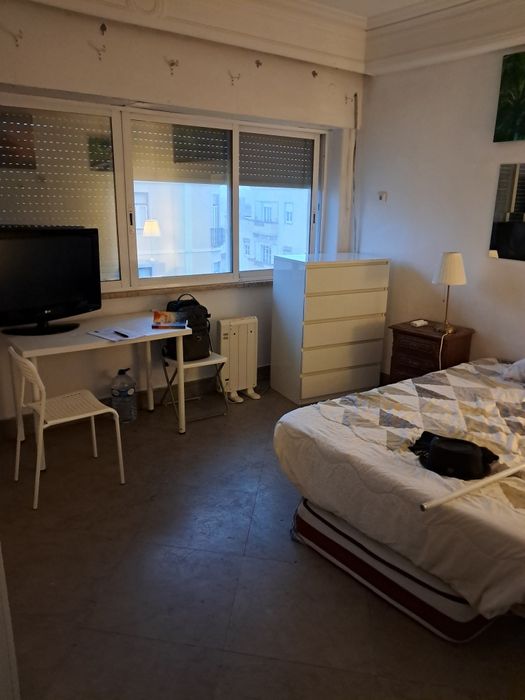 Quarto  de CASAL. Centro LISBOA. Entrada IMEDIATA.