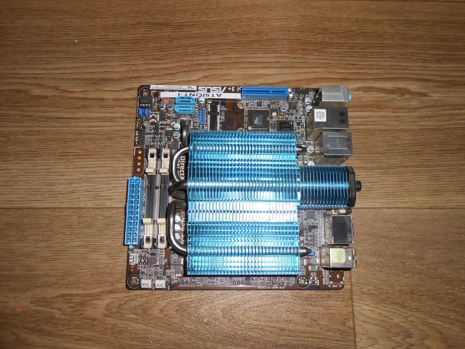 материнская плата ASUS AT5IONT-I рабочая mini itx Atom D525 + Nvidia