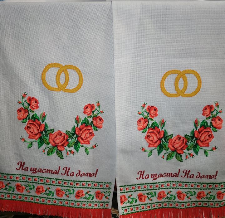 Вишитий рушник нитками