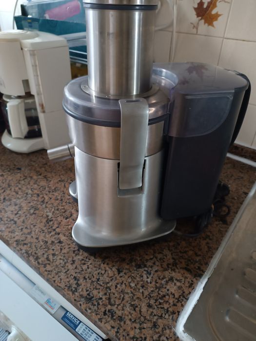 Vendo uma máquina de sumos