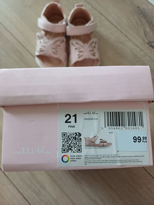 Sandałki z motylkiem CCC