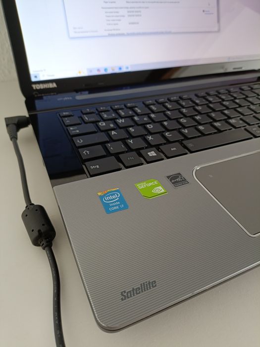 Toshiba satellite L70 A core i7  ноутбук