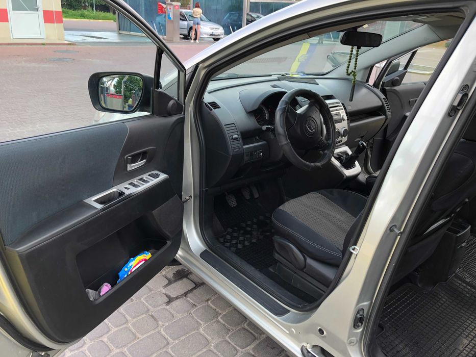 Автомобіль Mazda 5 2007року  2,0 газ/бензин 7місць