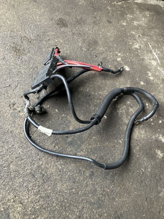 Skoda Roomster - klema plusowa bezpieczniki akumulatora