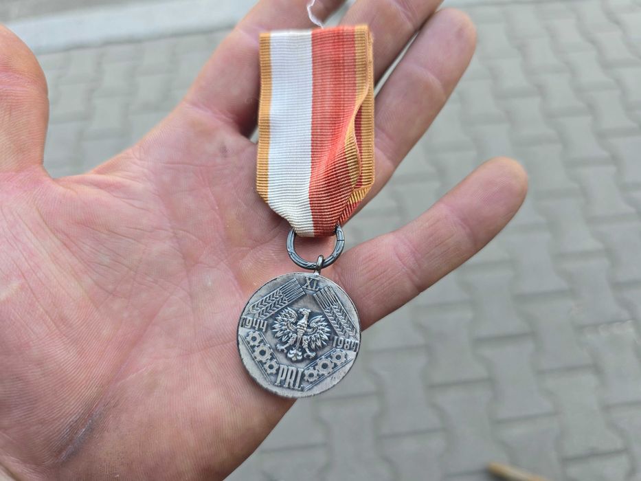 Stary medal walka praca socjalizm
