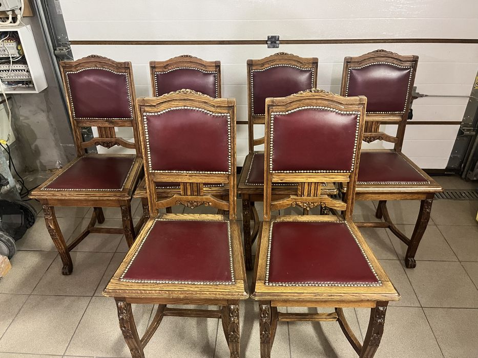 Komplet pieknych krzeseł