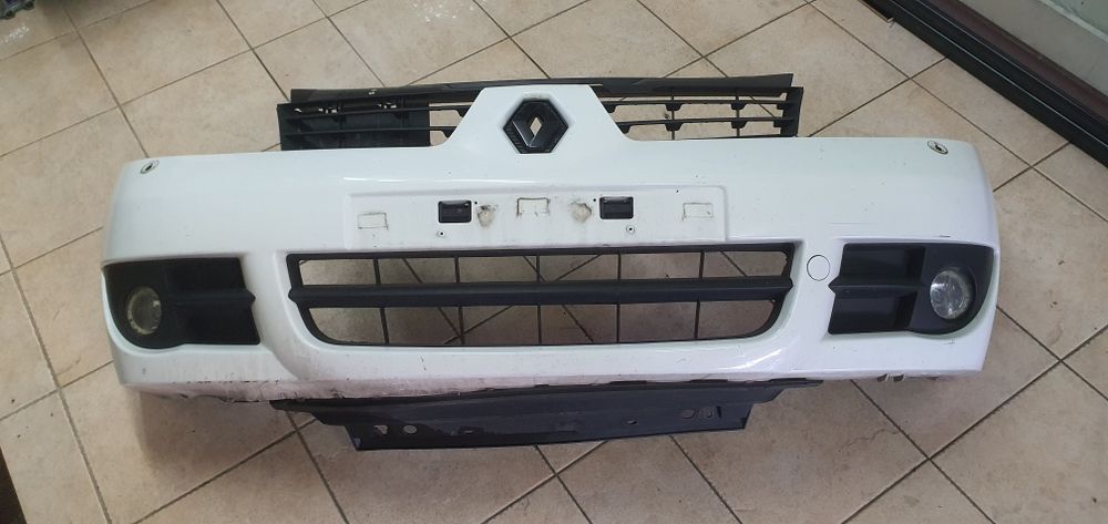 Renault clio parachoques