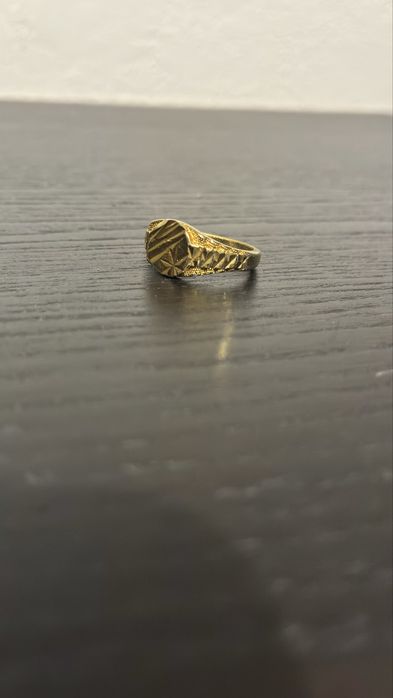 Anel cachucho homem dourado com desenho