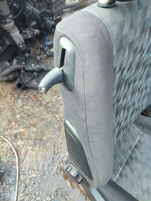 Передні сидіння на Opel Astra купе