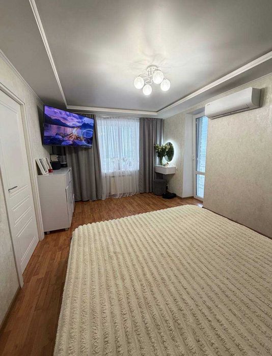 Продам 2-кімнатну квартиру, ліви берег, 10 мкрн.